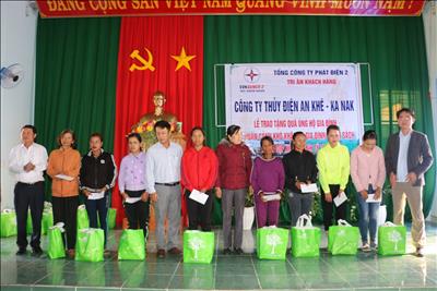 CÔNG TY THỦY ĐIỆN AN KHÊ - KA NAK CHUNG TAY GIÚP ĐỠ NHỮNG HOÀN CẢNH KHÓ KHĂN, CÁC GIA ĐÌNH CHÍNH SÁCH