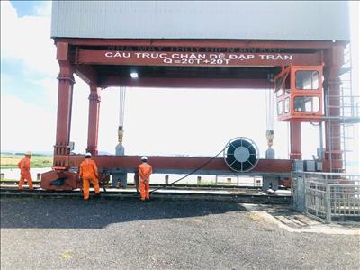 Thủy  điện An Khê – Ka Nak thực hiện tốt công tác duy tu bảo dưỡng hệ thống thiết bị tại đập tràn hồ thủy điện Nhà Máy An Khê