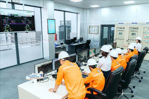 Thắp sáng niềm tin – Đảng viên ngành điện trên hành trình năng lượng xanh