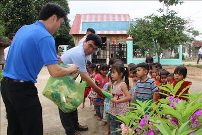 “Xuân ấm Xà Tang” - chương trình thiện nguyện  mang yêu thương đến với đồng bào